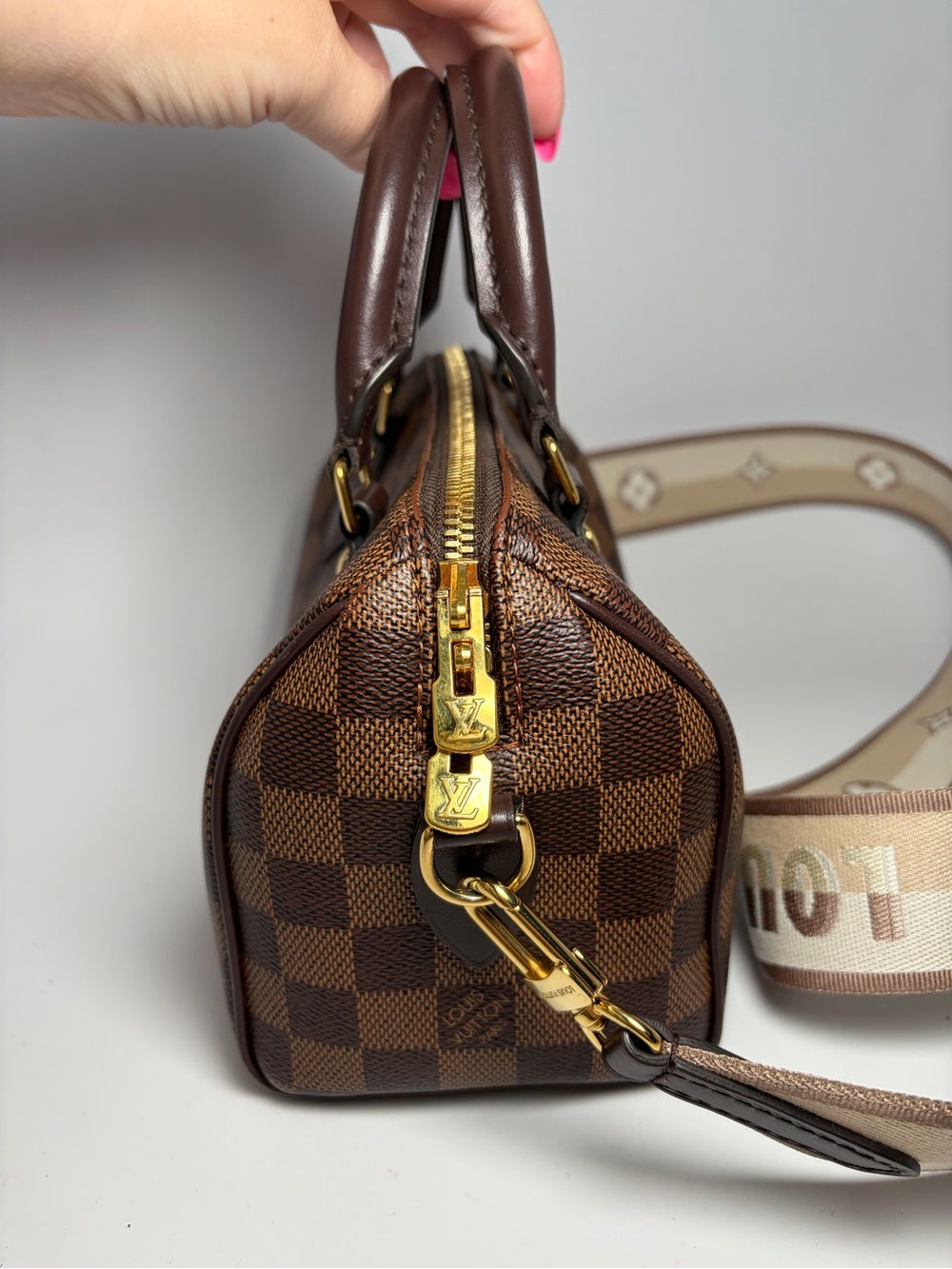 SOLD Louis Vuitton Speedy 20 Bandouliere Damier Ebene w/COA, dust bag & box - Picture 11 of 16